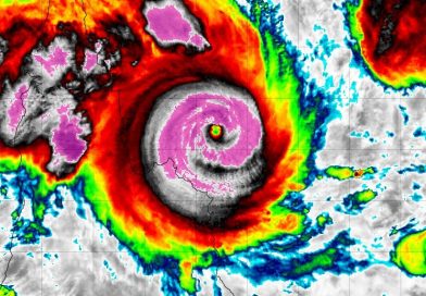 Zyklon NARELLE trifft Australien